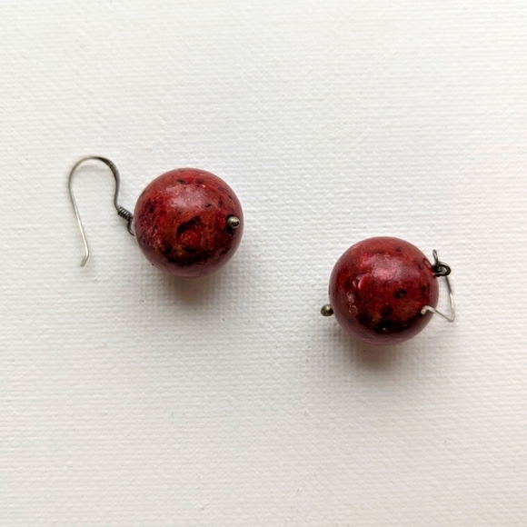 Red bead earrings with silver hooks - Picture 8 of 8